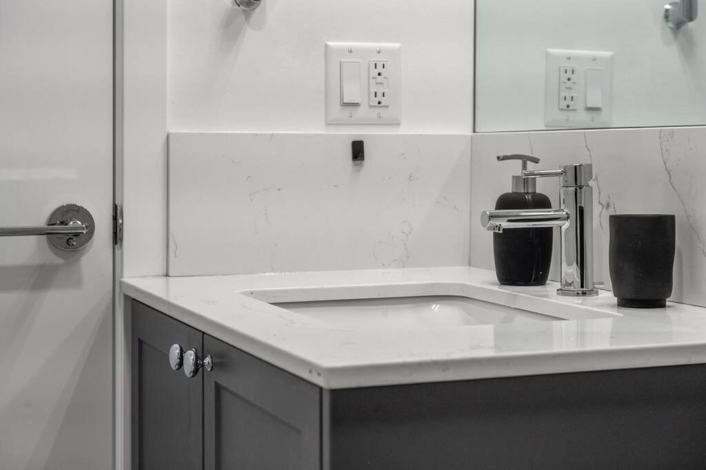 Chic 1Br Kensington Unit W/Parking Leilighet YYC Eksteriør bilde